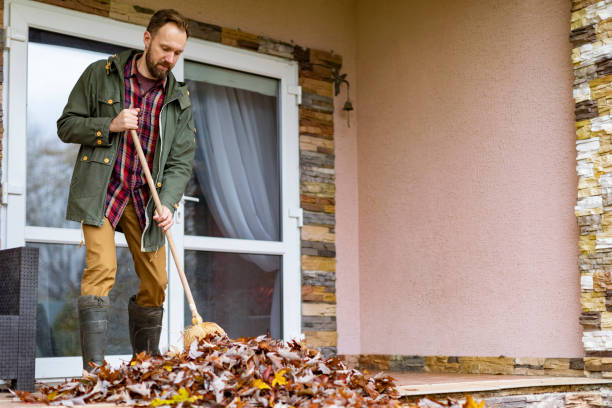 Best Yard Waste Removal  in Earlham, IA